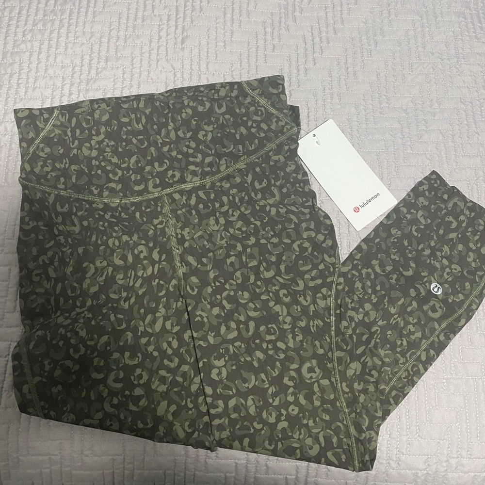 Lululemon Base Pace HR Cropped